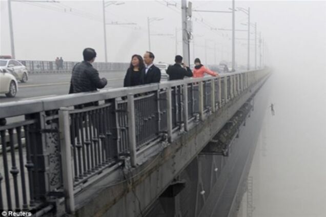 Фотограф случайно снял самоубийство влюбленной пары. Фото