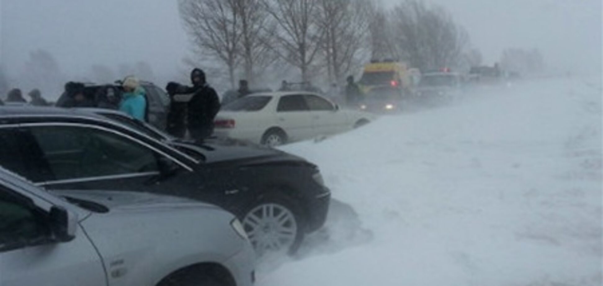 Семеро людей задихнулися в заметах через сильну заметіль у Росії