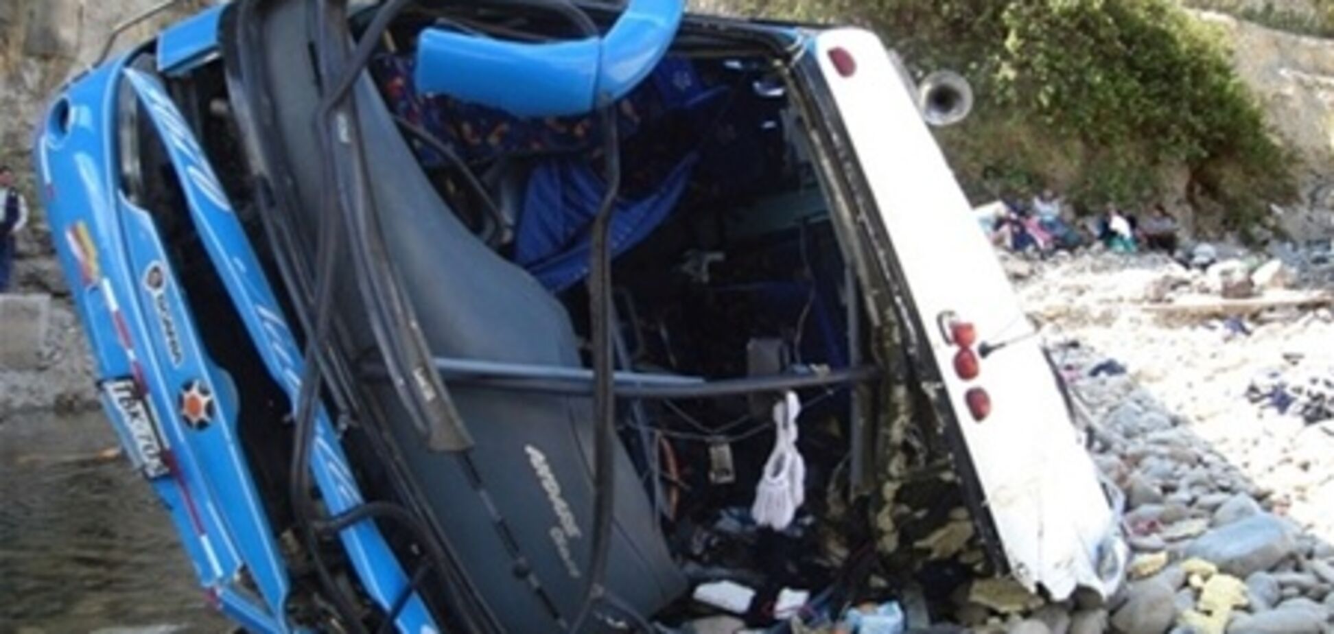 В Перу автобус упал в пропасть: есть жертвы. Видео