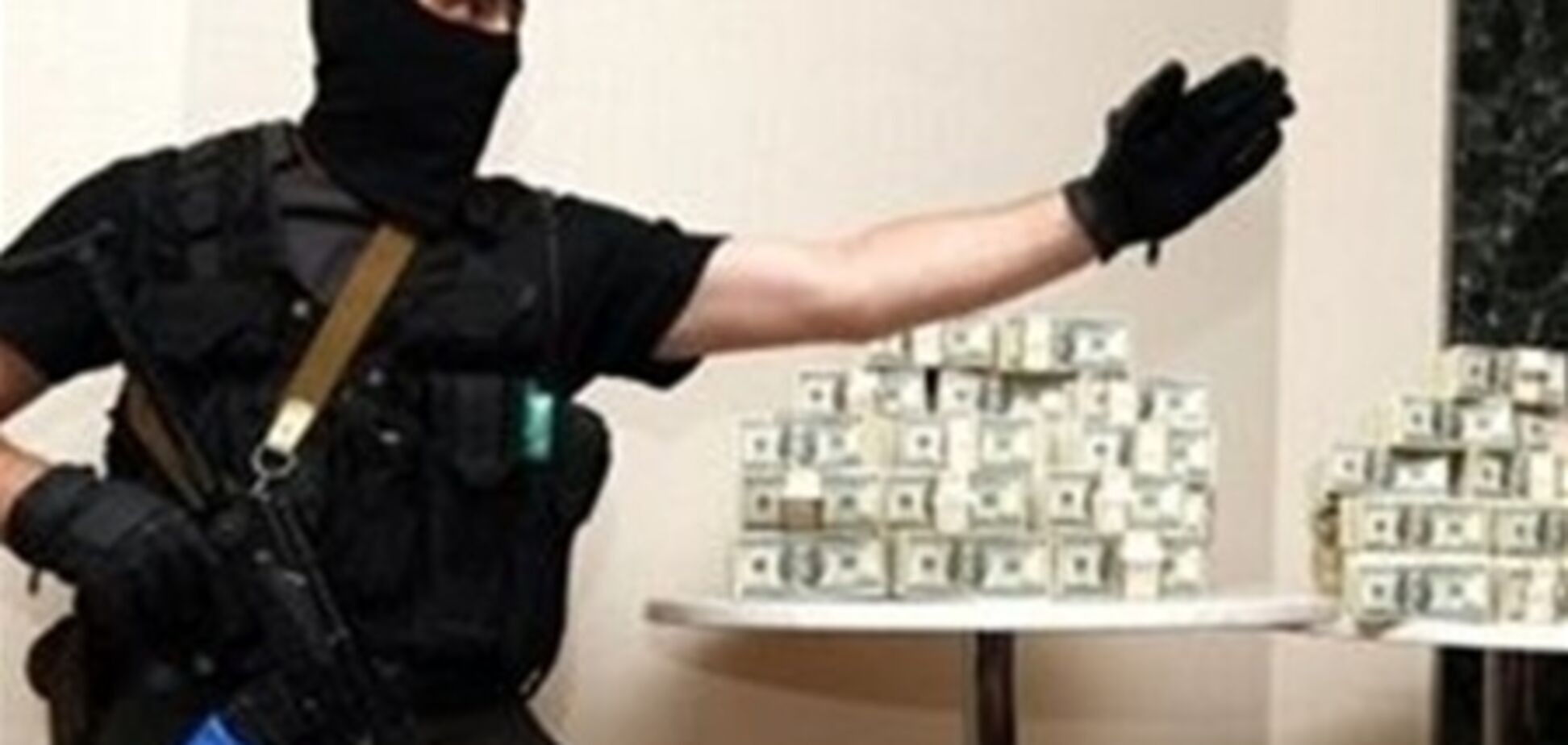 По ночам в квартиры украинцев будут врываться финансовые полицейские