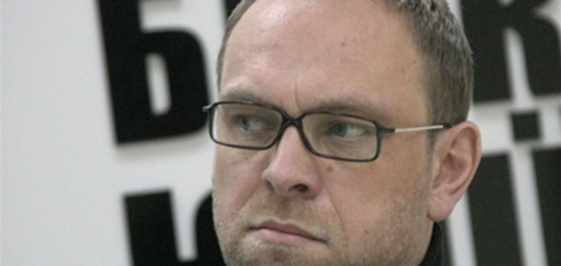 Власенко не планує покидати Україну