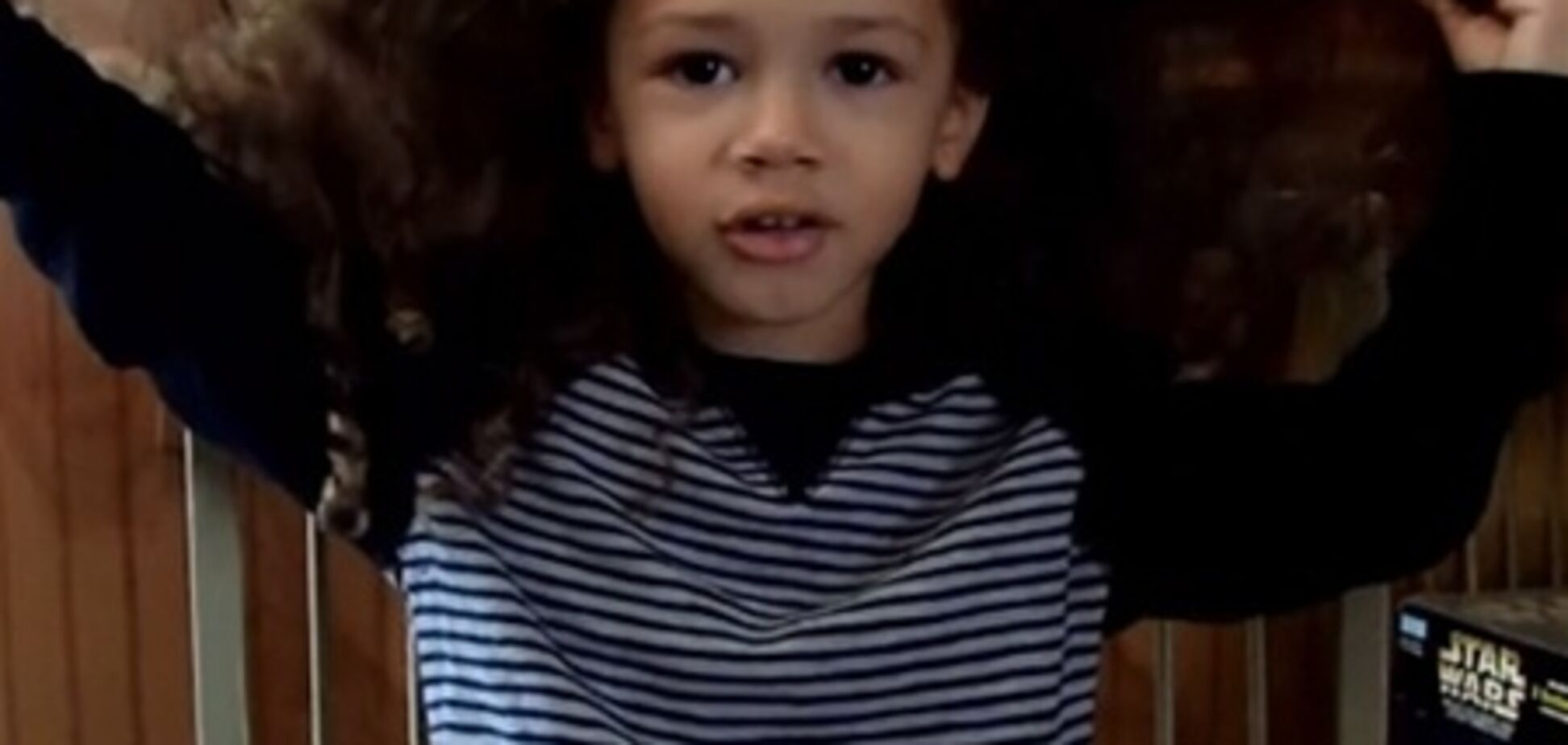 Трирічний хлопчик вирішив пожертвувати своє волосся лисим. Відео