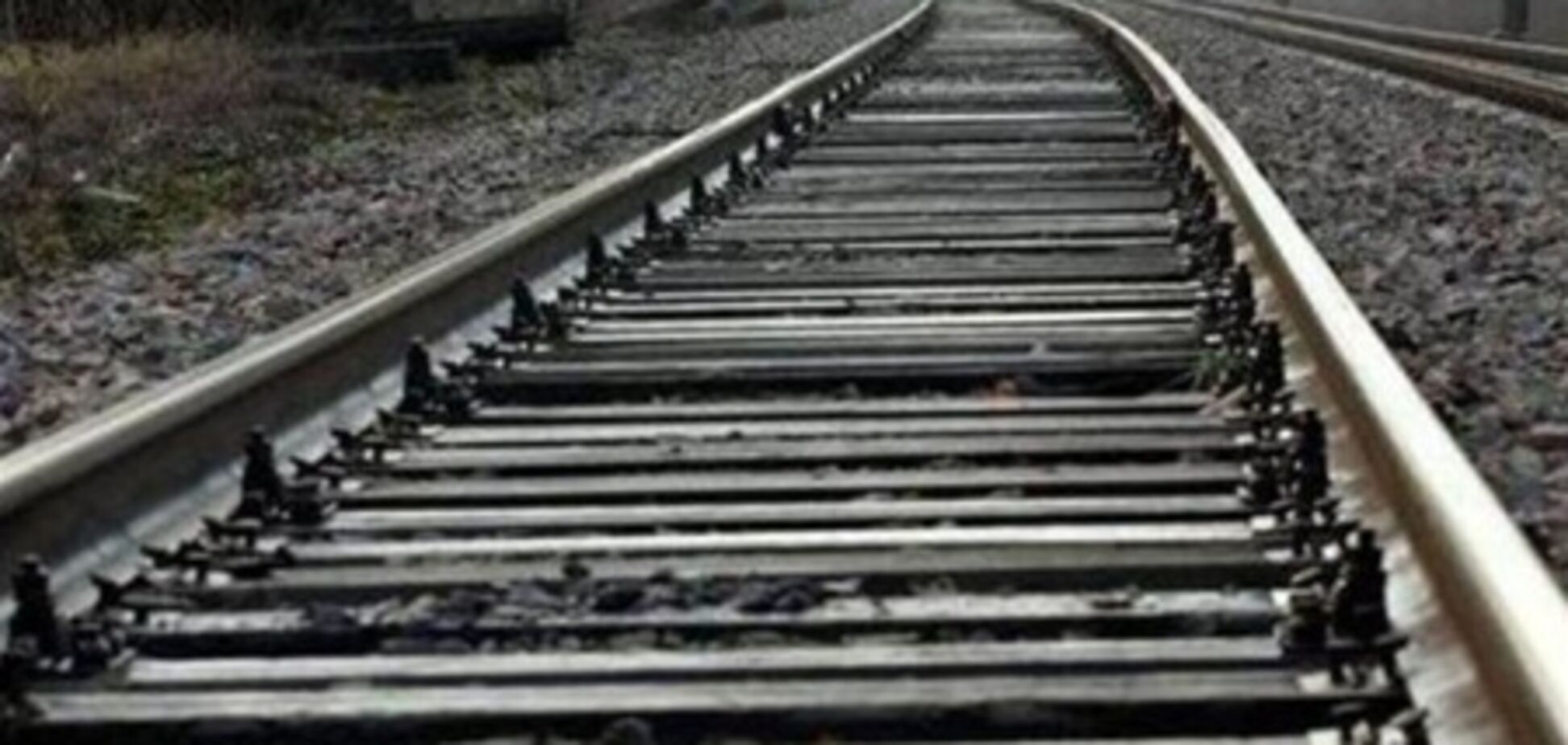 Водій, збивши п'ять чоловік, кинувся під поїзд