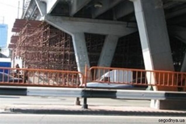 Шулявский мост может рухнуть, не дожидаясь реконструкции