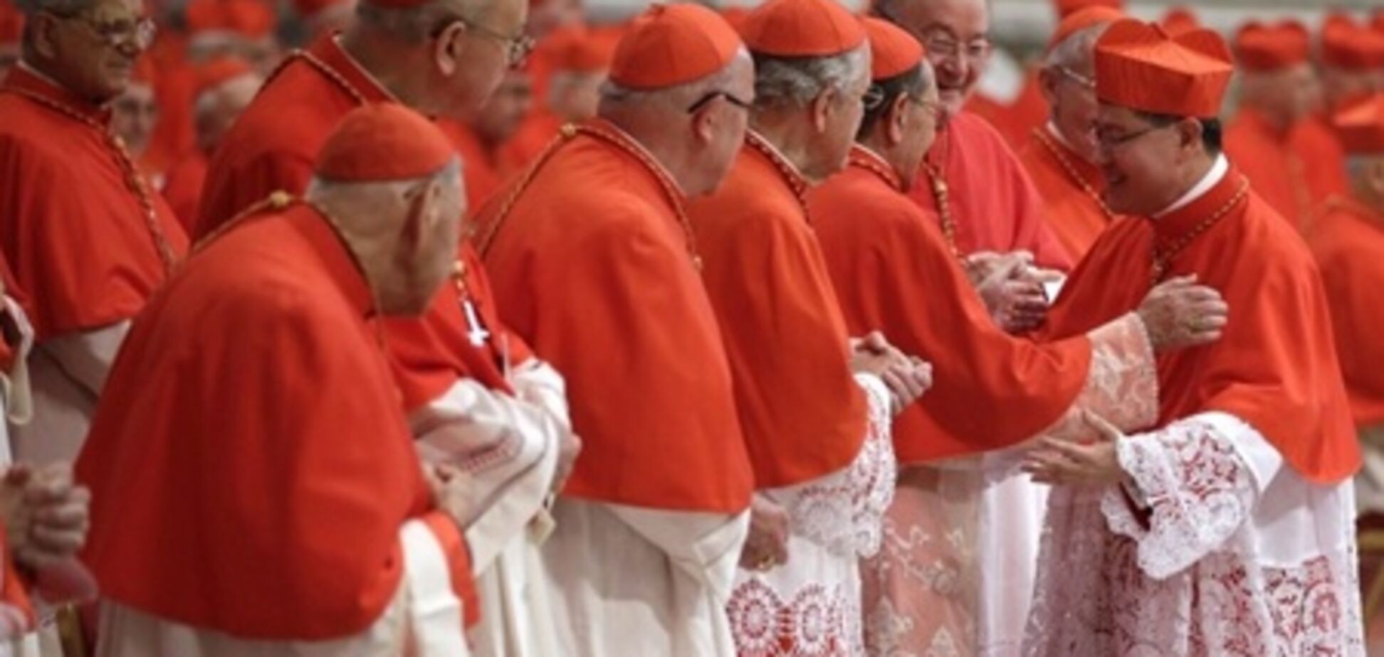 Папу в Ватикане с первой попытки не избрали. Видео