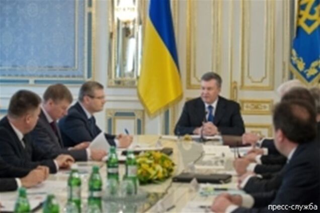 Янукович привітав українських шахісток з перемогою