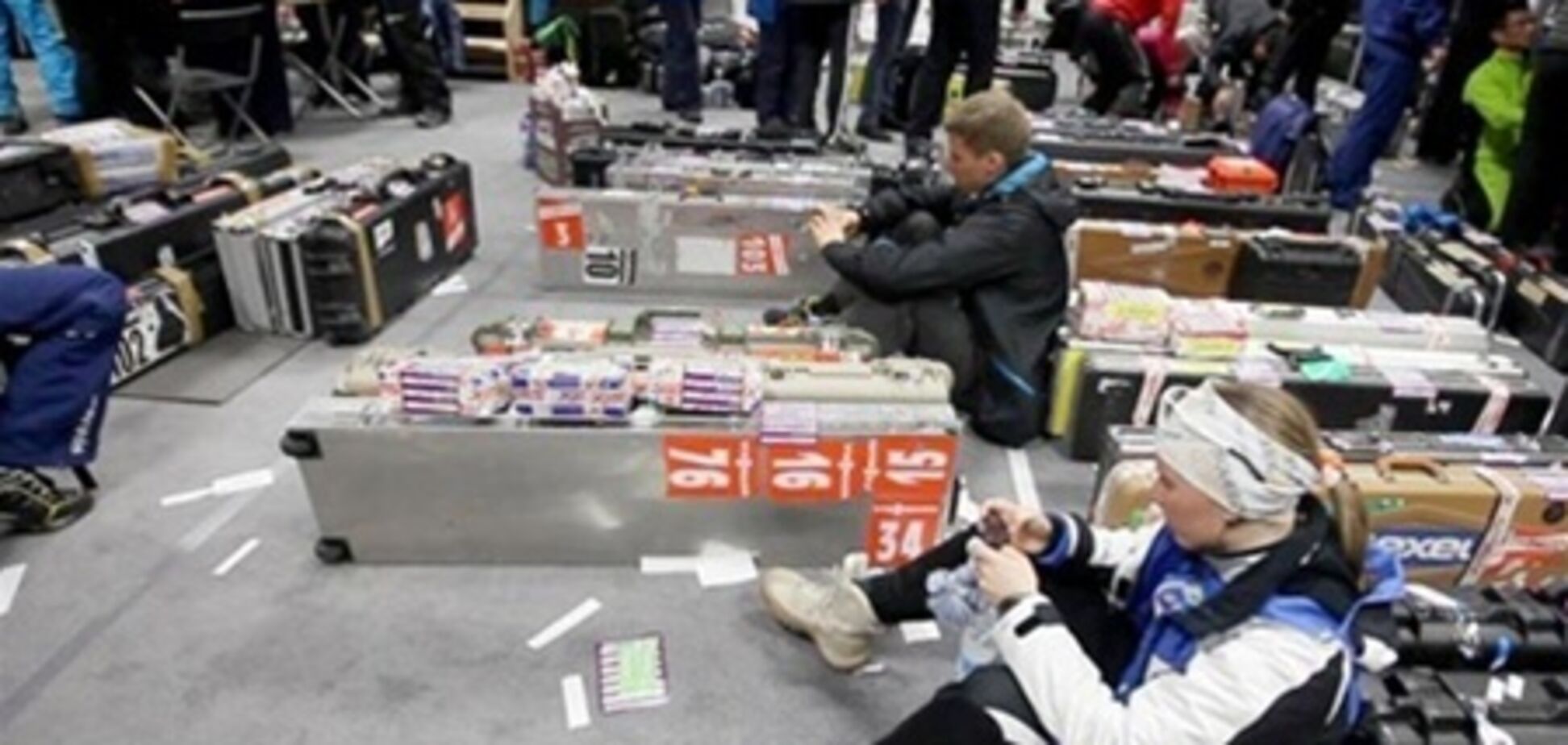 Украинских биатлонистов 6 часов не выпускали из Сочи