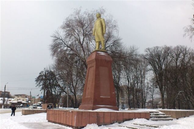 'Свобода' обещает не разрушать новый памятник Ленину в Ахтырке