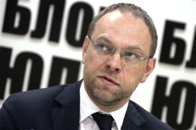 Власенко показал чек оплаты по решению суда, 13 марта 2013
