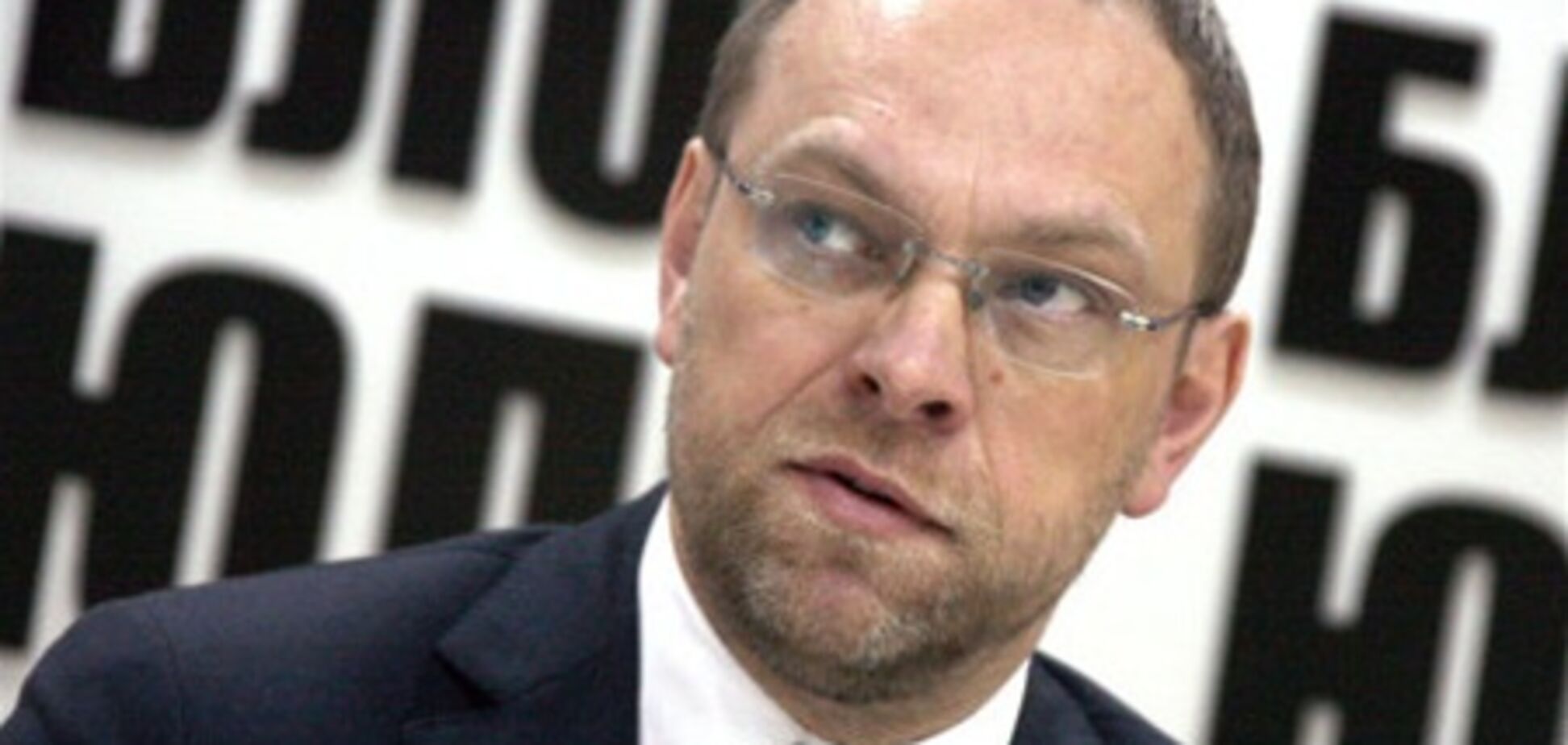 Власенко показал чек оплаты по решению суда, 13 марта 2013