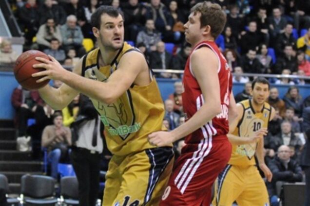 'Будивельник' 'построил' россиян