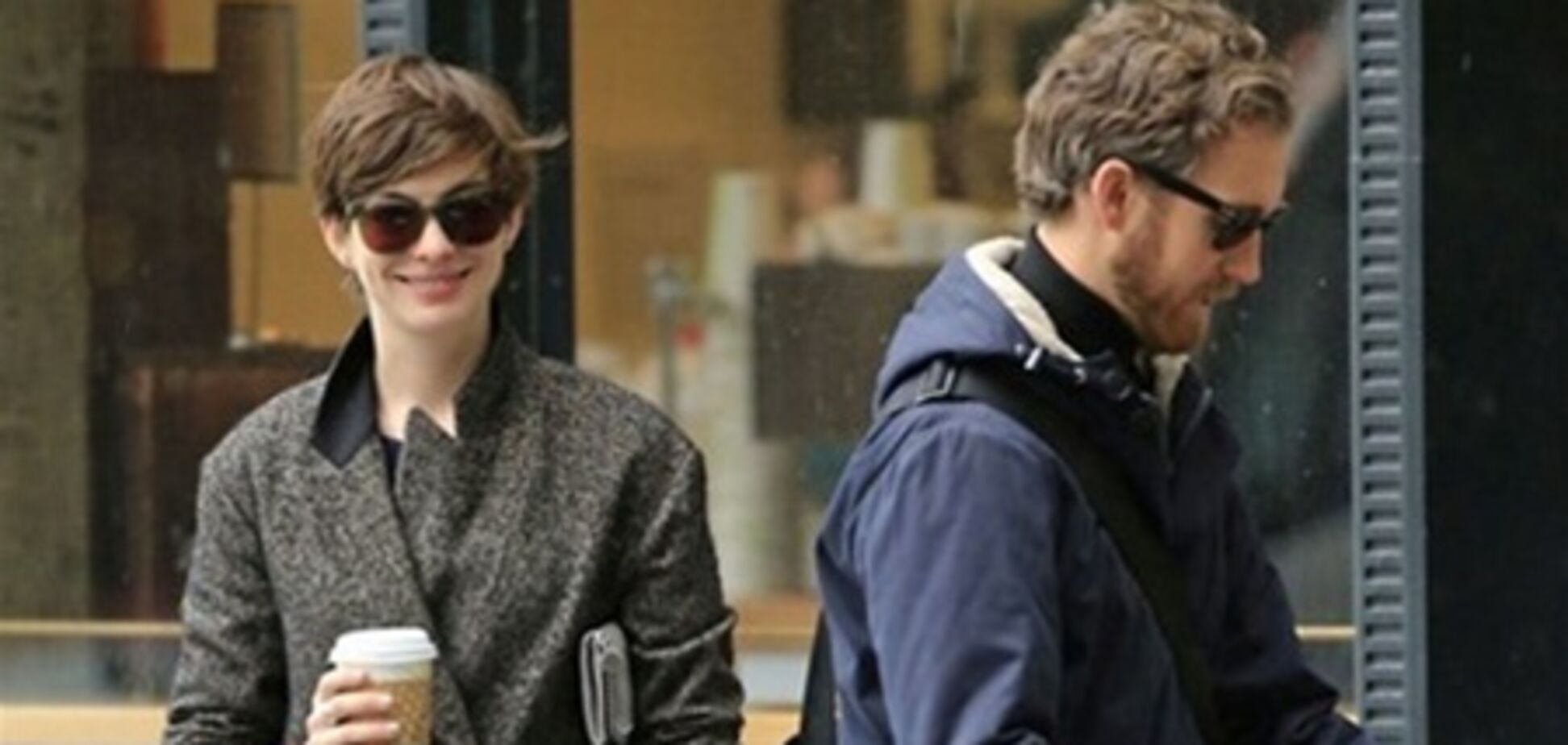 Хэтэуэй и Шульман решили позавтракать вне дома. Фото