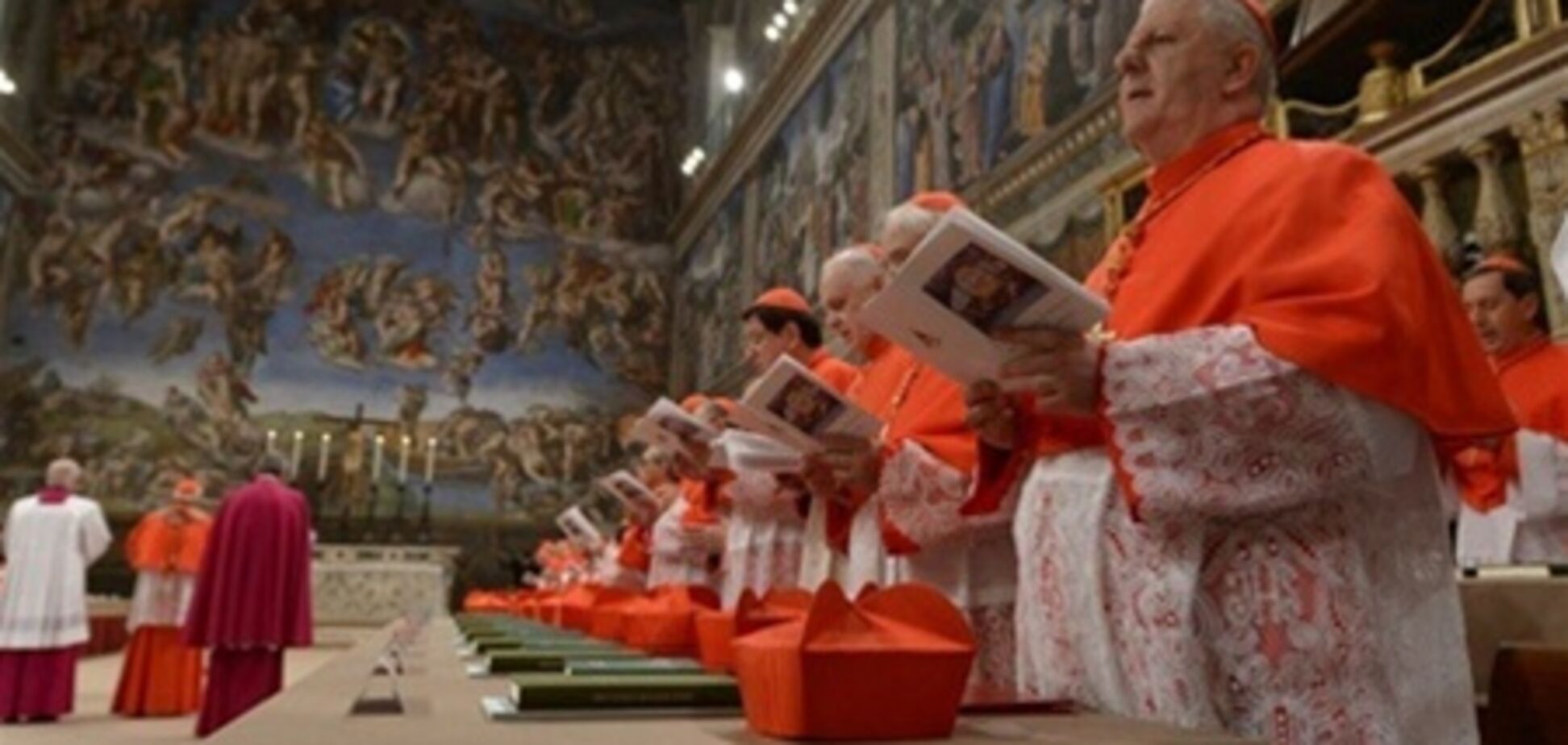 Испанская газета назвала лидеров голосования на конклаве