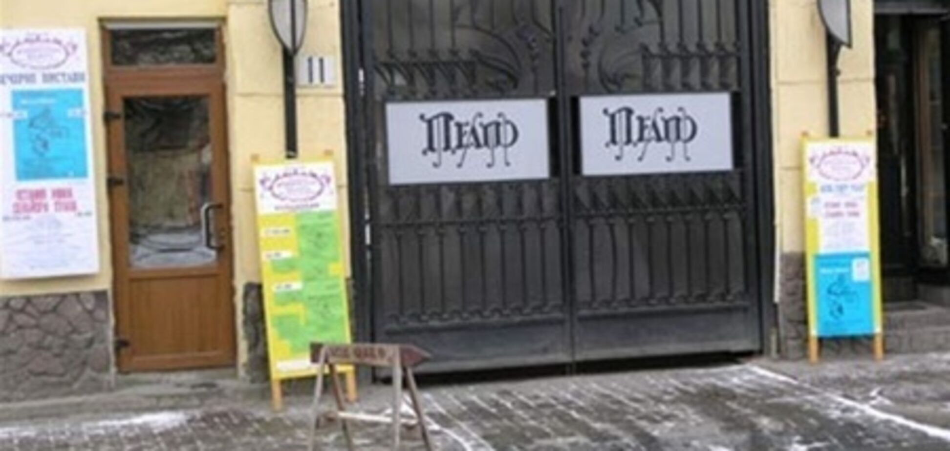 Постраждалі від обвалення стелі в ТЮГу Львова перебувають у важкому стані