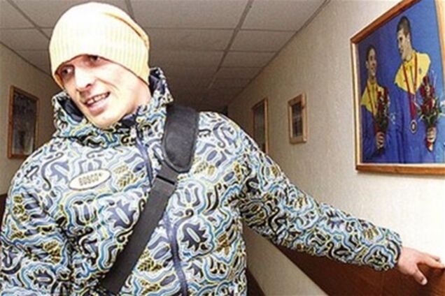 Боксер Усик подарил жене часы за 10 гривен и отметил рождение сына 'наркотиками'