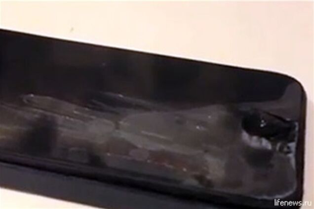 iPhone 5 взорвался в руках владельца. Видео