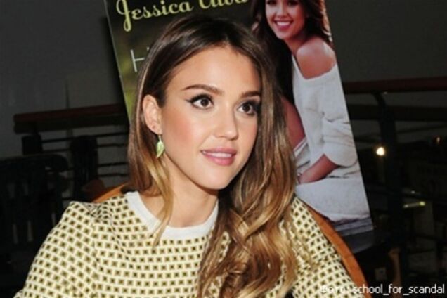 Джессика Альба побывала на автограф-сессии. Фото