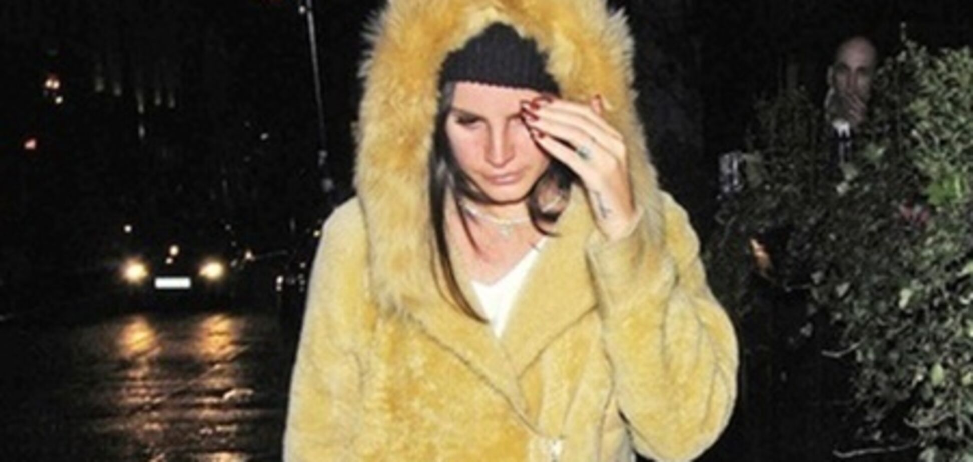 Дель Рей шокировала безвкусным пальто. Фото