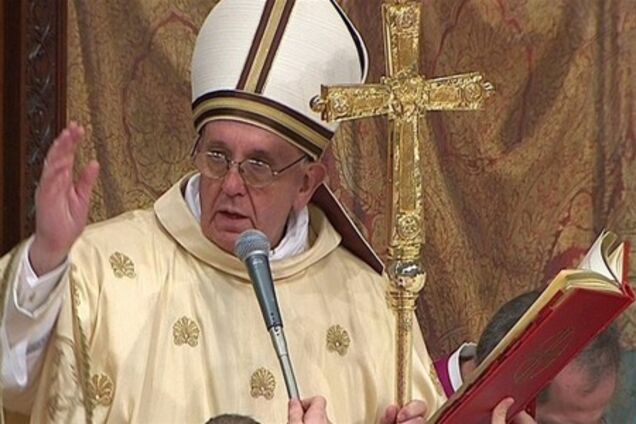 Ватикан опровергает связи папы Франциска с хунтой