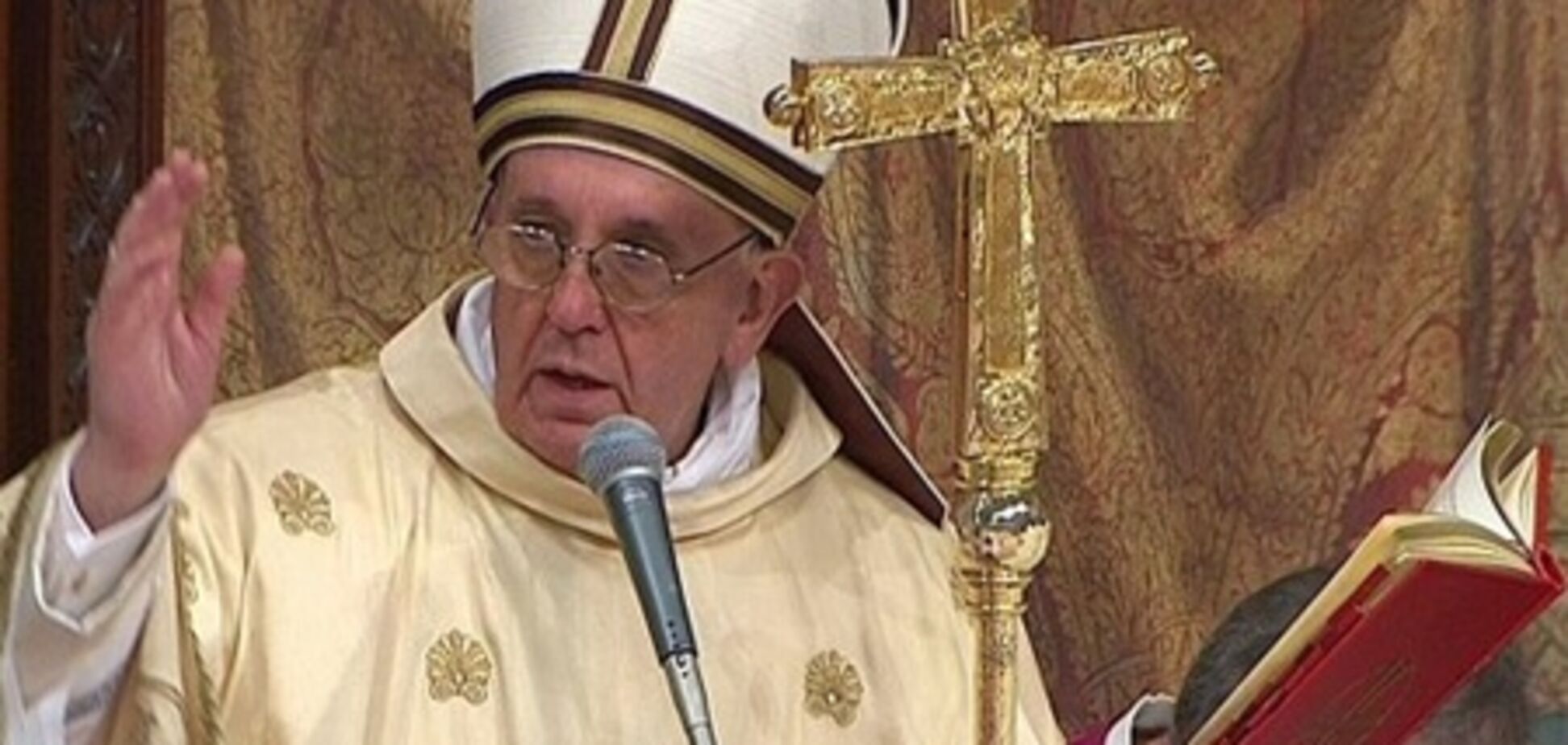 Ватикан опровергает связи папы Франциска с хунтой