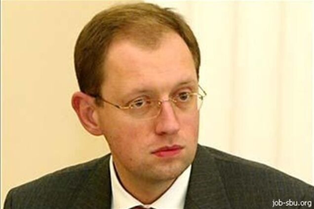 Регионалы уличили Яценюка в неграмотности