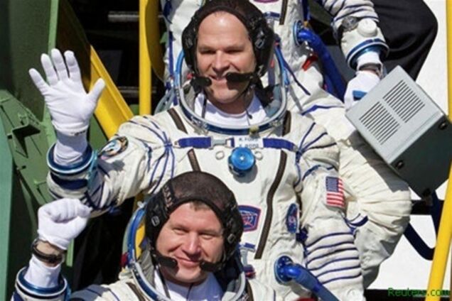 Космонавты с МКС приземлились успешно