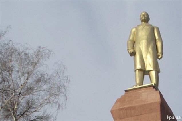 Тягнибок за створення в Україні музею пам'ятників Леніну