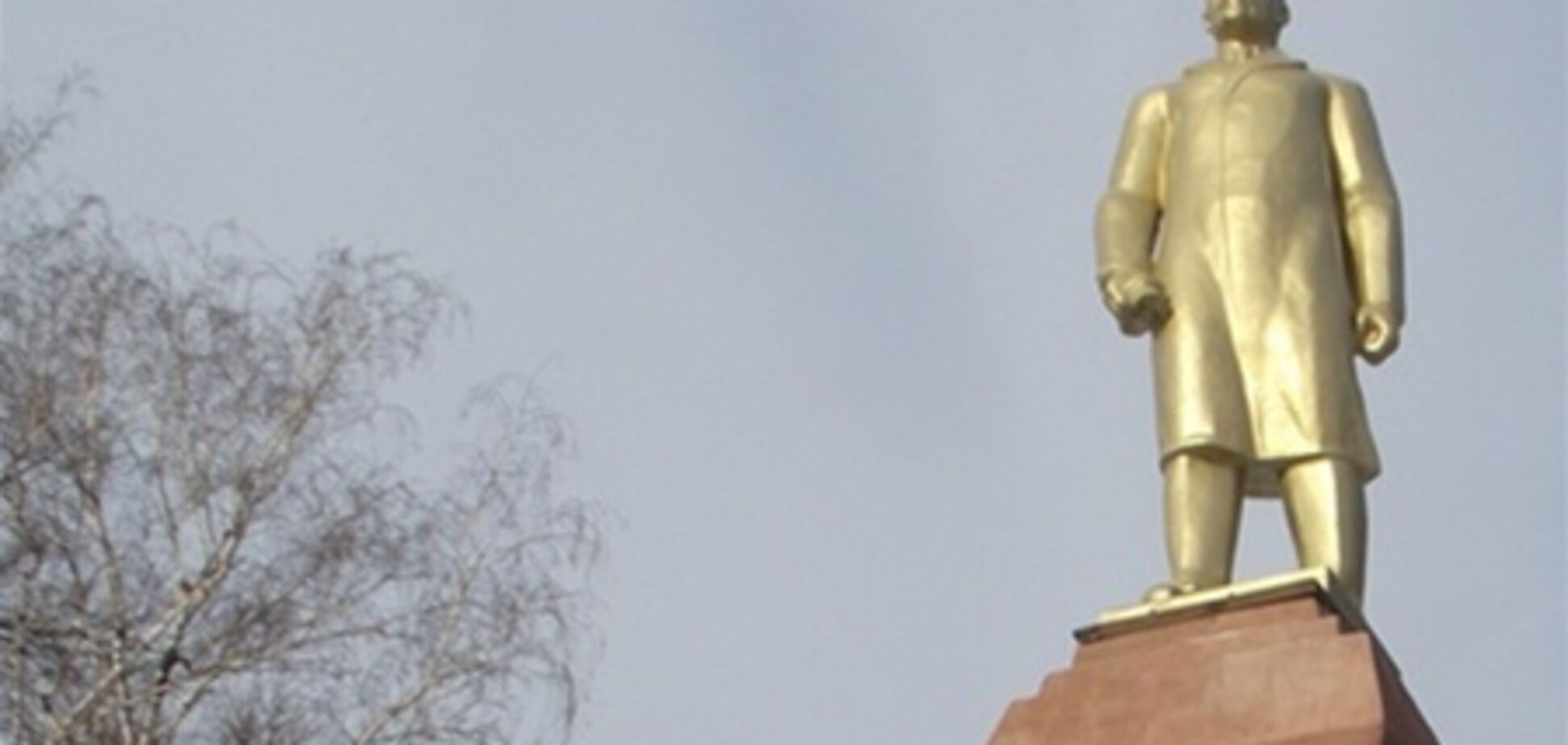 Тягнибок за створення в Україні музею пам'ятників Леніну