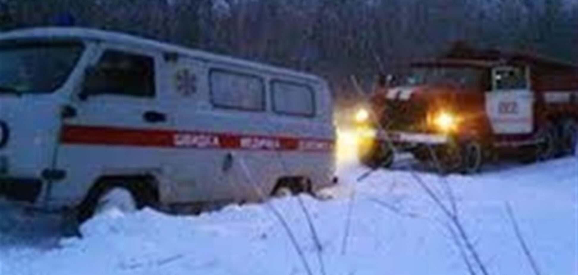 На Львівщині зі снігових заметів звільнили 9 карет швидкої