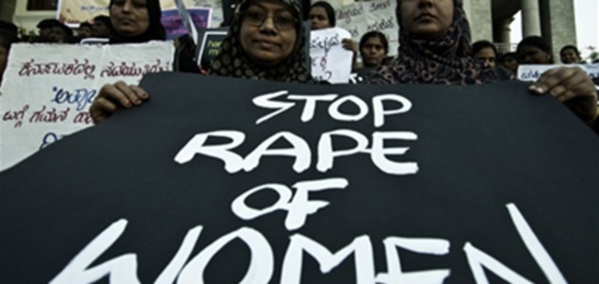 В Индии пять человек признались в групповом изнасиловании туристки