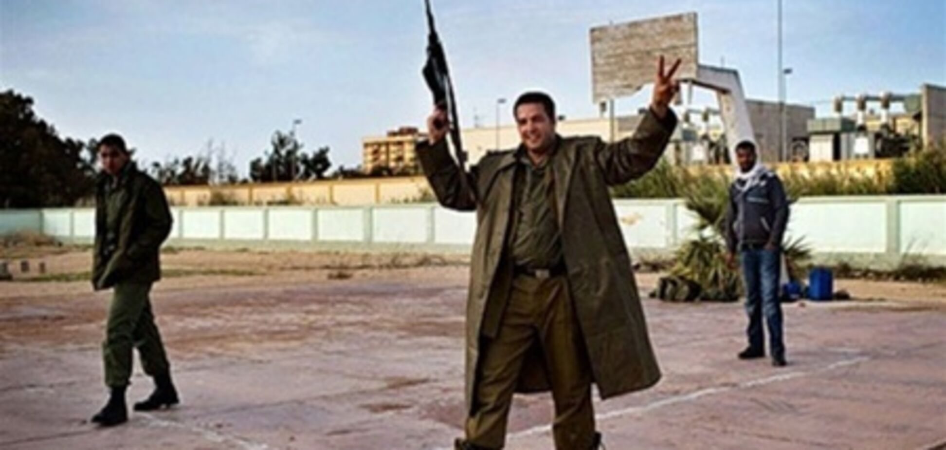 Группировки в Ливии начали выгонять из занимаемых ими зданий