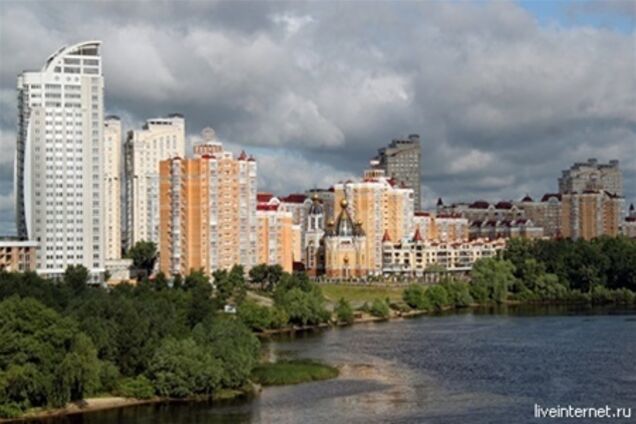 СМИ: чиновник 'крышует' МАФы и застраивает Оболонь