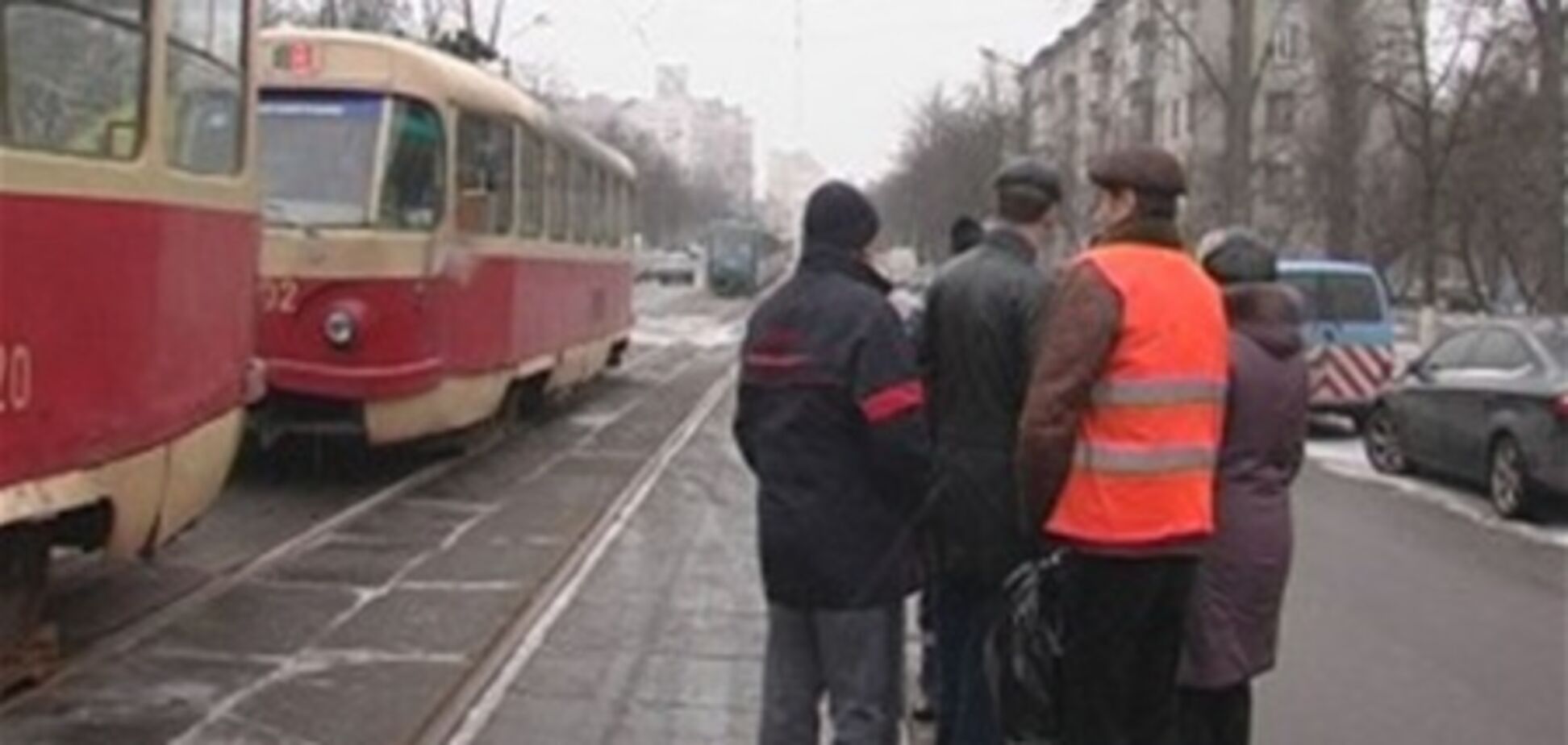 В Киеве сошел с рельсов трамвай, пострадала женщина