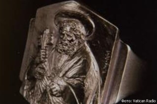 Ватикан показал Кольцо Рыбака нового Папы. Фото