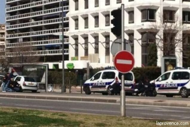 Мужчина, захвативший заложников в больнице Марселя, убит