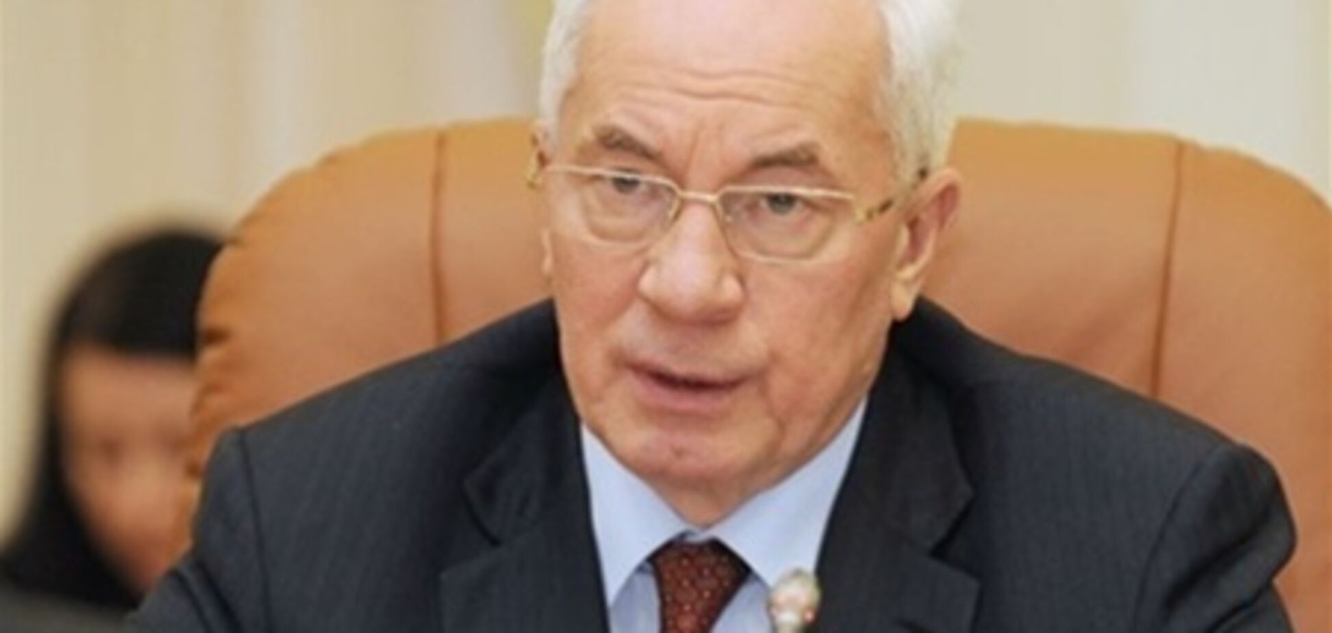 Політолог назвав три головні відповіді Азарова під час прес-конференції