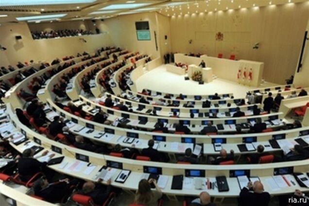 Грузинський парламент спробує скоротити повноваження президента