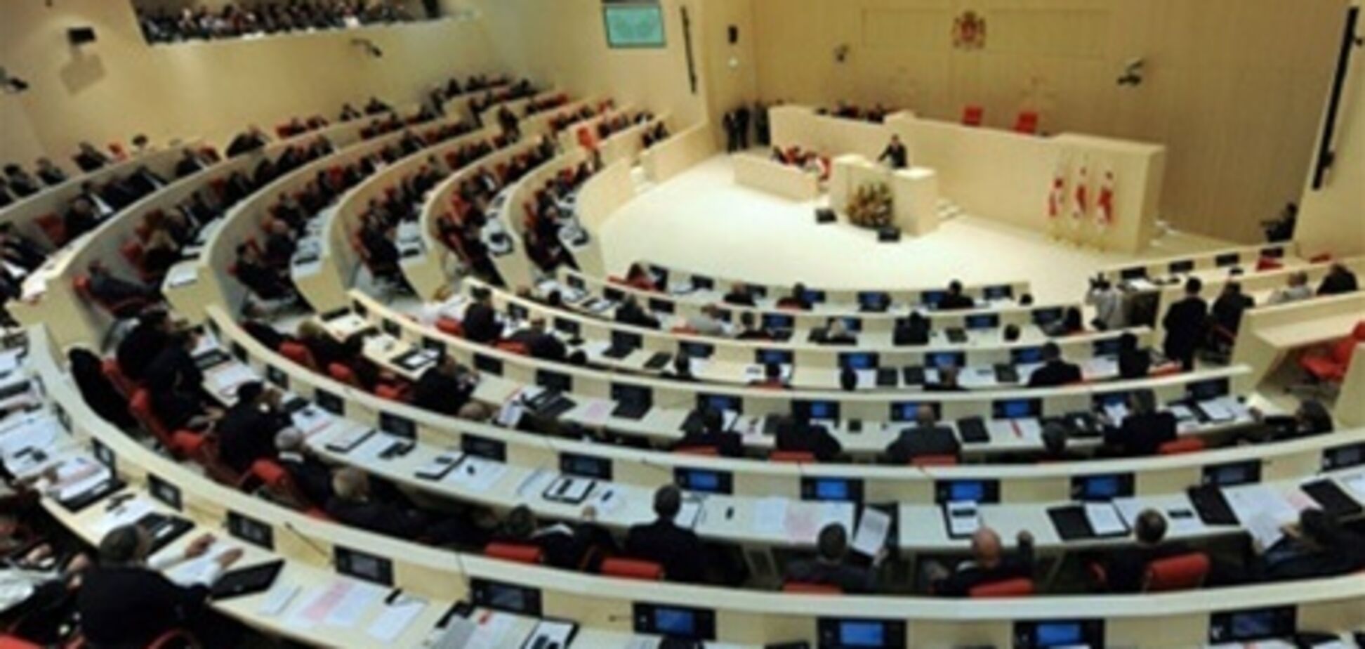 Грузинский парламент попробует сократить полномочия президента