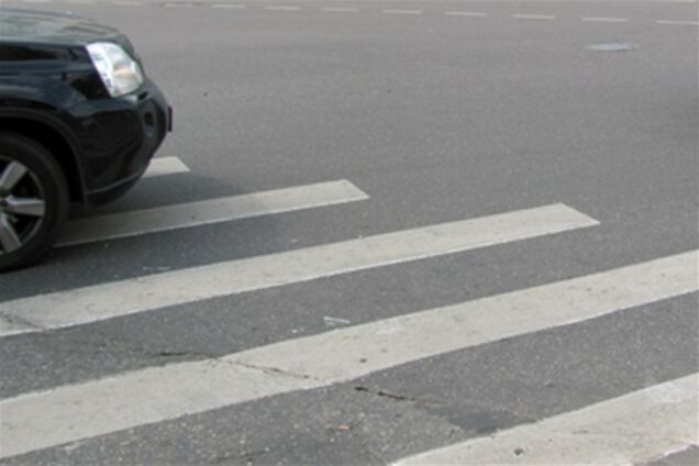 В Киеве ищут водителя, который сбил девочку