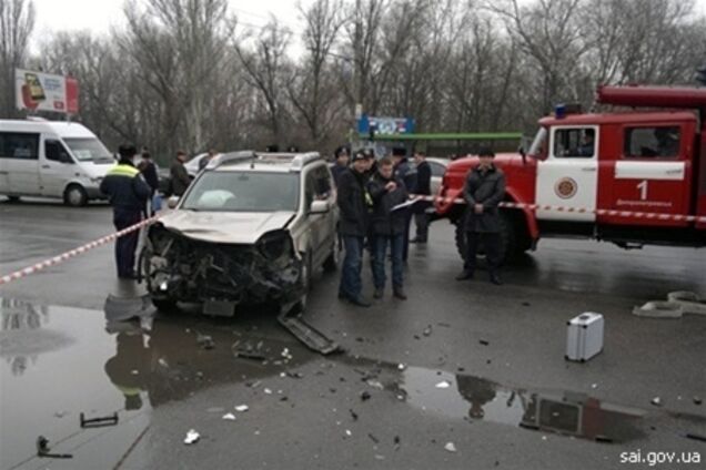 Жуткое ДТП в Днепропетровске: авто вылетело на остановку. Видео