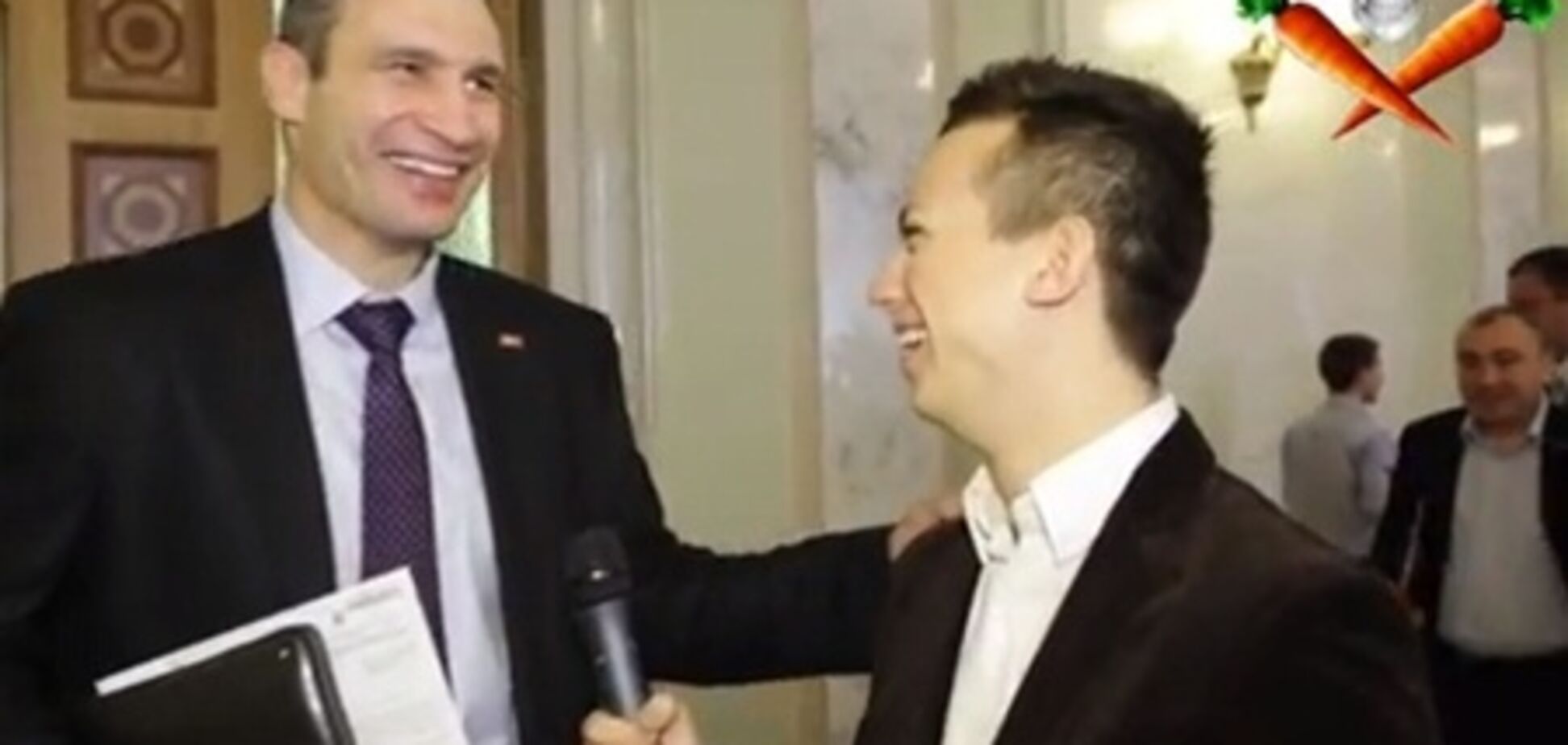 Дурнев пытался узнать у Кличко, что плохого в морковке. Видео