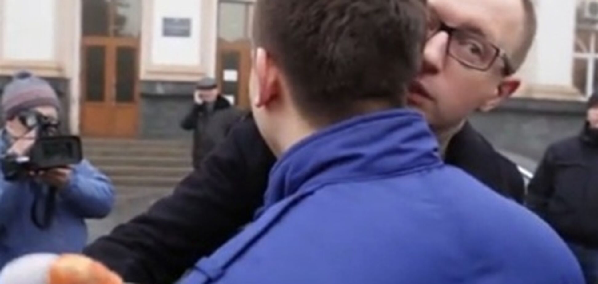 Яценюк с морковкой попал в десятку тем недели Уанета