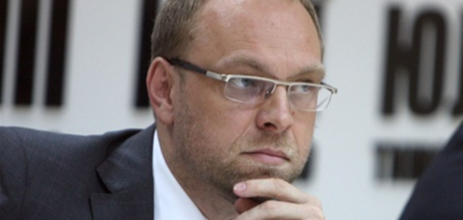 В оппозиции признают, что сдали Власенко, 'как стеклотару'