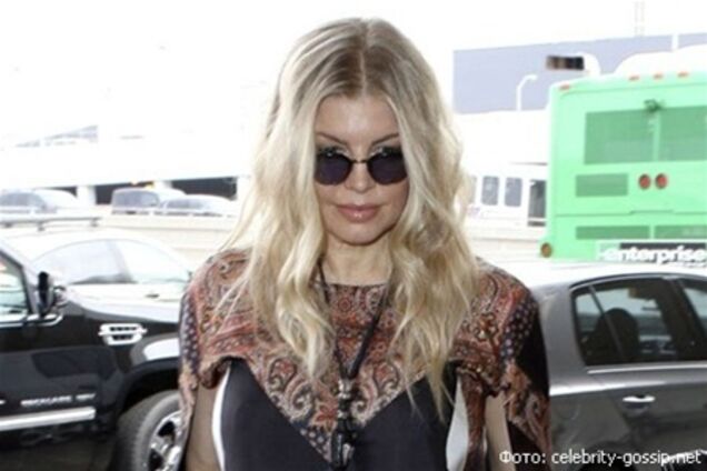 Беременная Ферги приготовилась к перелету. Фото