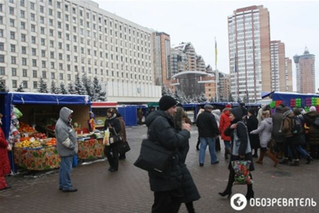 Рынок перед ЦИК работает незаконно