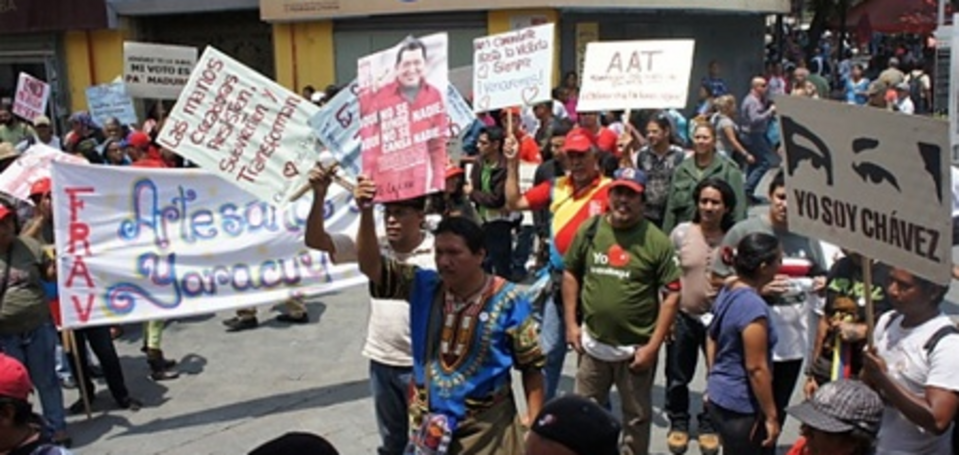 Сторонники и противники Чавеса подрались в Каракасе
