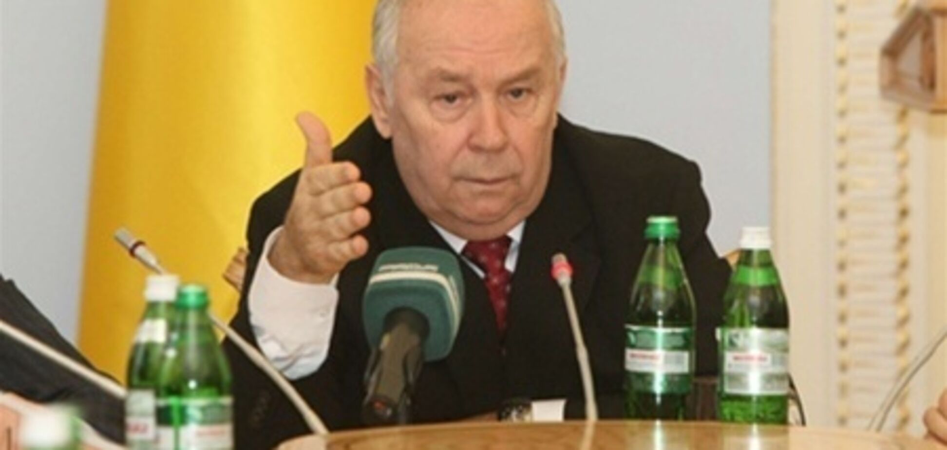 Яценюк – Рыбаку: вы год не продержитесь