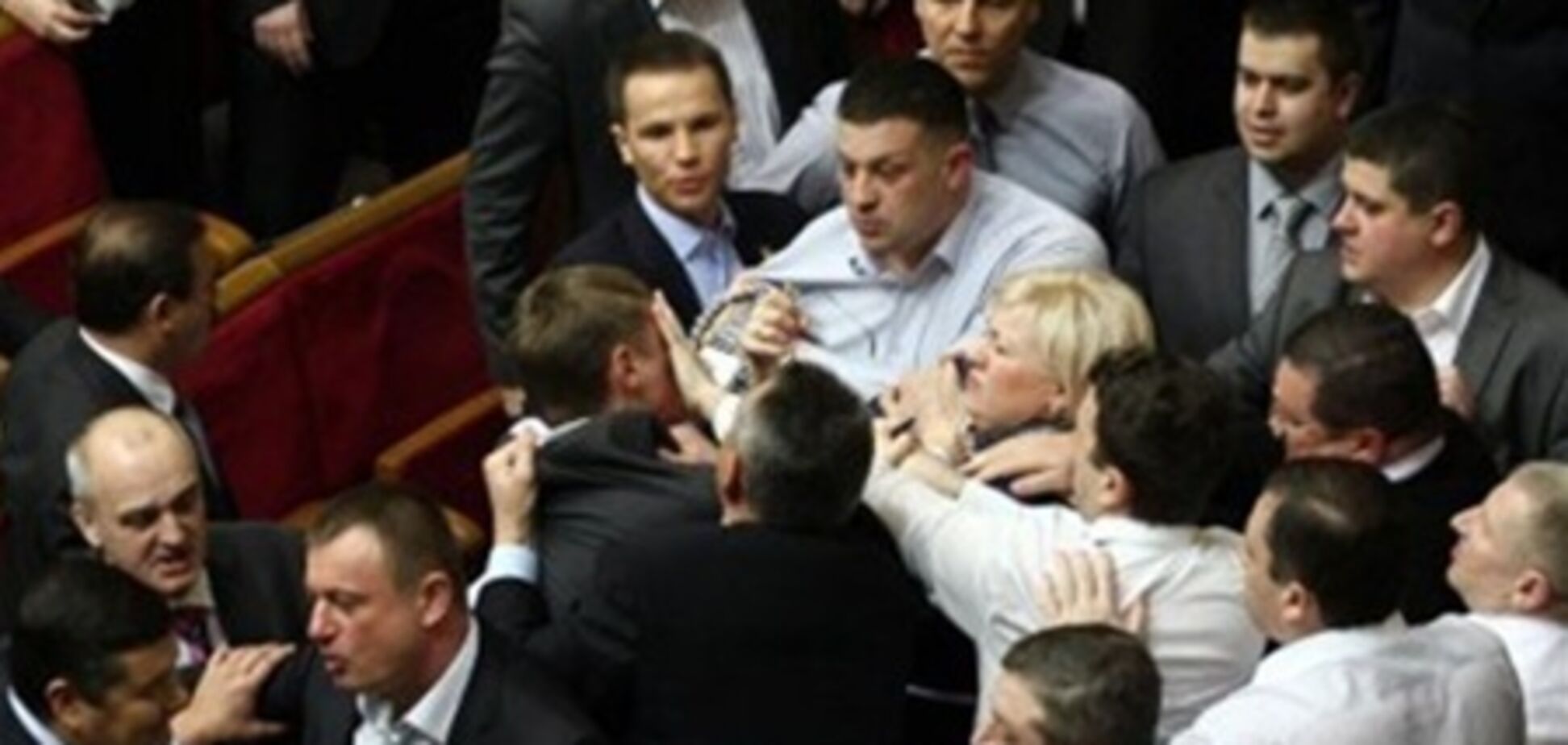 Регіонал про інцидент зі свободівка: не можу підняти руку на матір