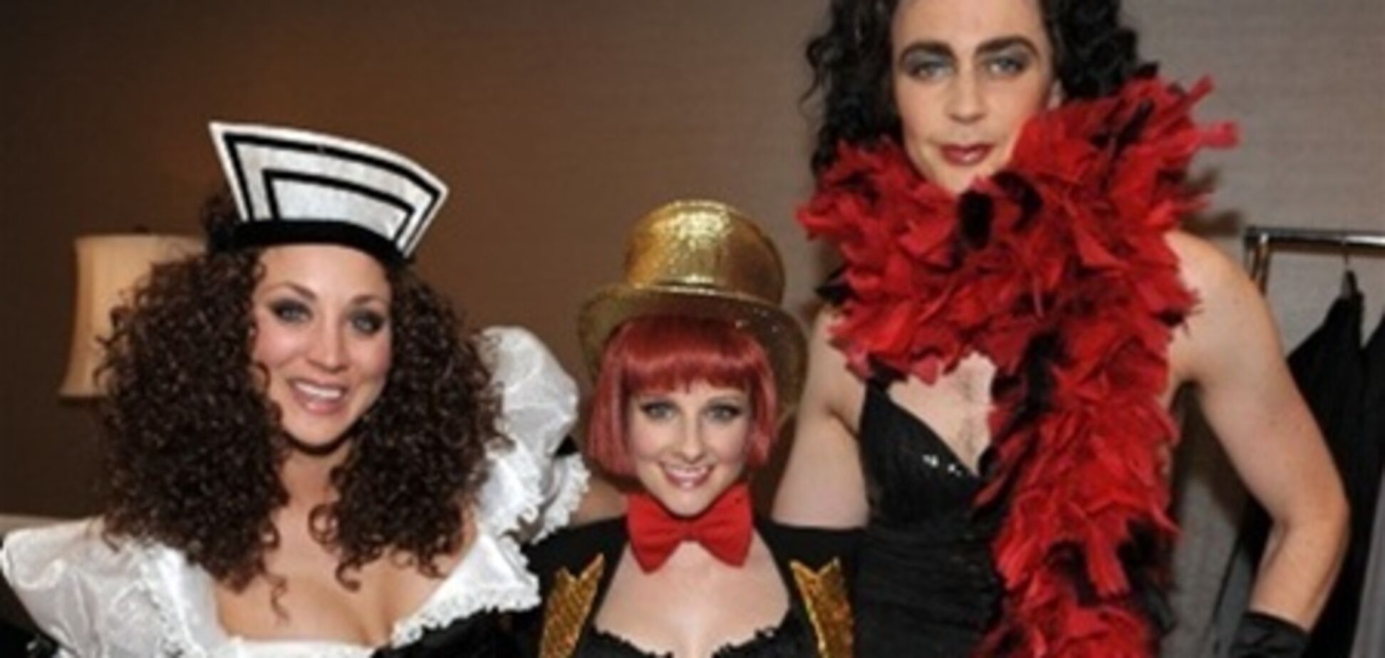 Звезды 'Теории большого взрыва' отличились на мероприятии. Фото