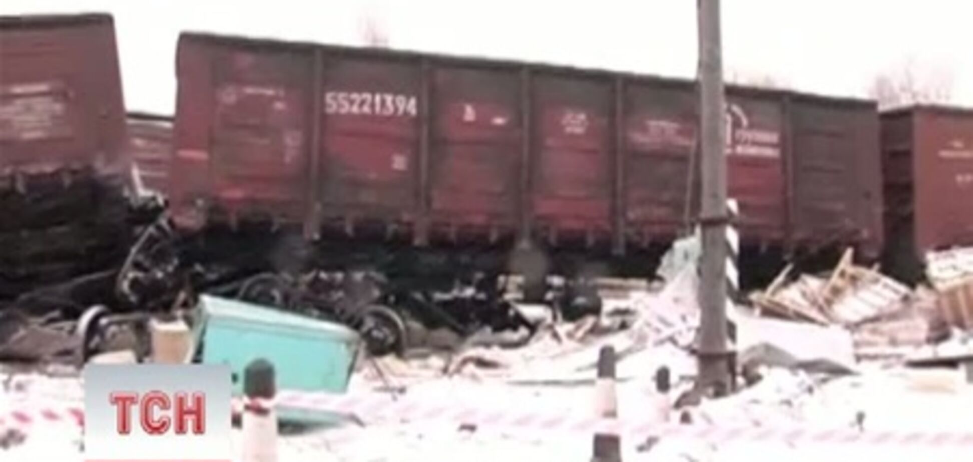 На Житомирщине товарняк протаранил грузовик на переезде